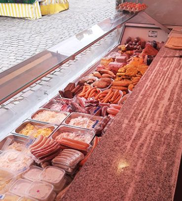 Fleischerei auf dem Wochenmarkt in Bad Schwartau